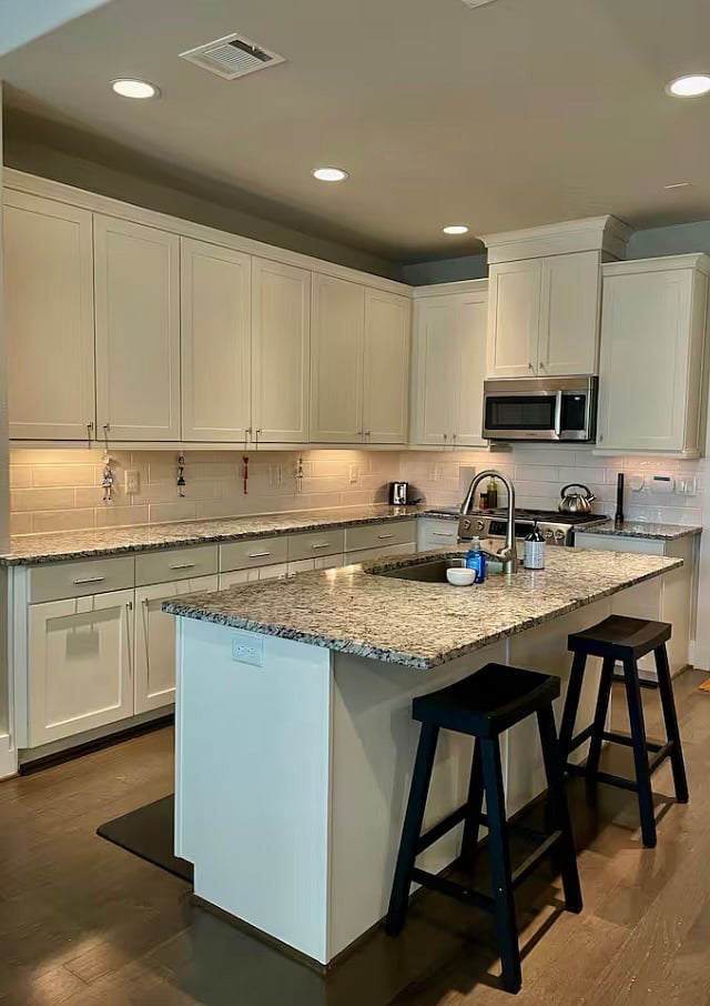 Fully stocked for the home chef, brand new Bosch gas range and oven.