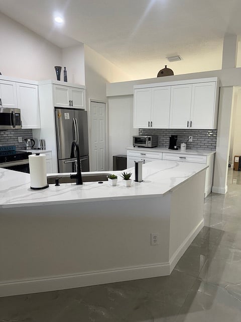 Furnished Finder property 860021_1 photo 11