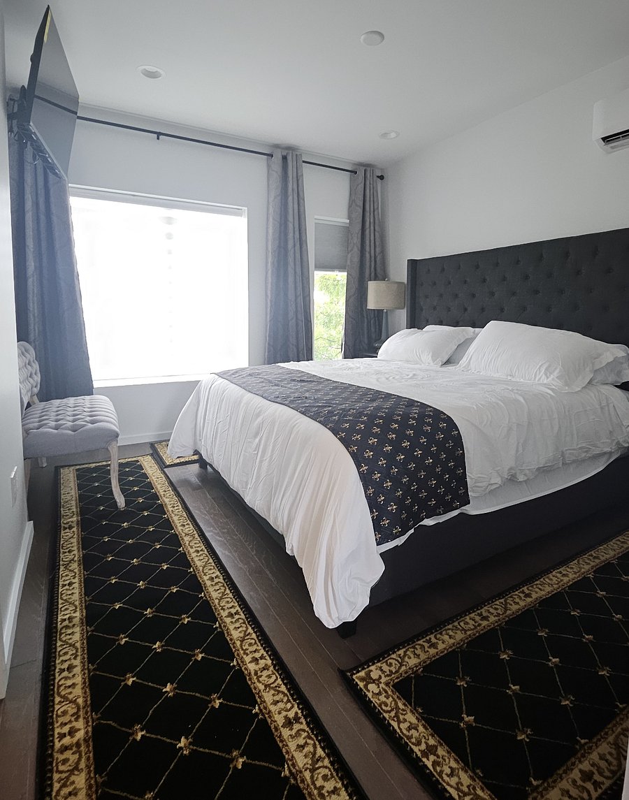 King size bed, 2d floor