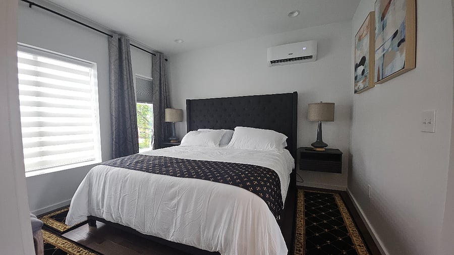 King size bed, 2d floor