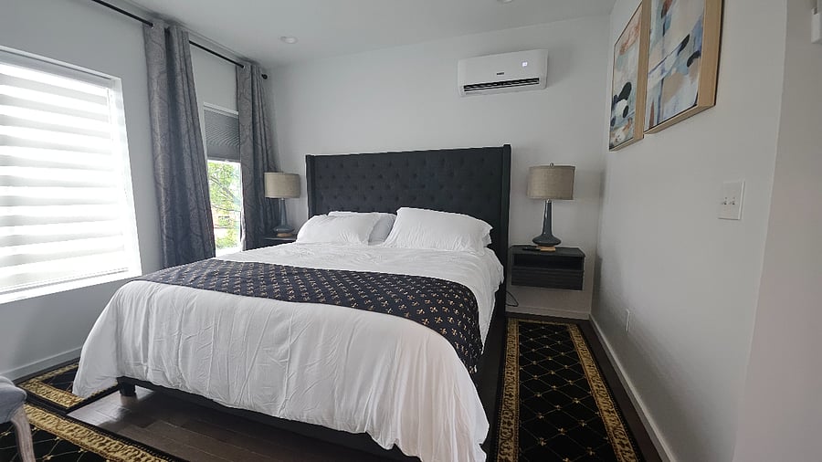 King size bed, 2d floor