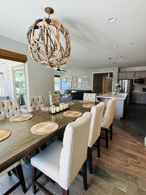 Kitchen Dining area, seats 8