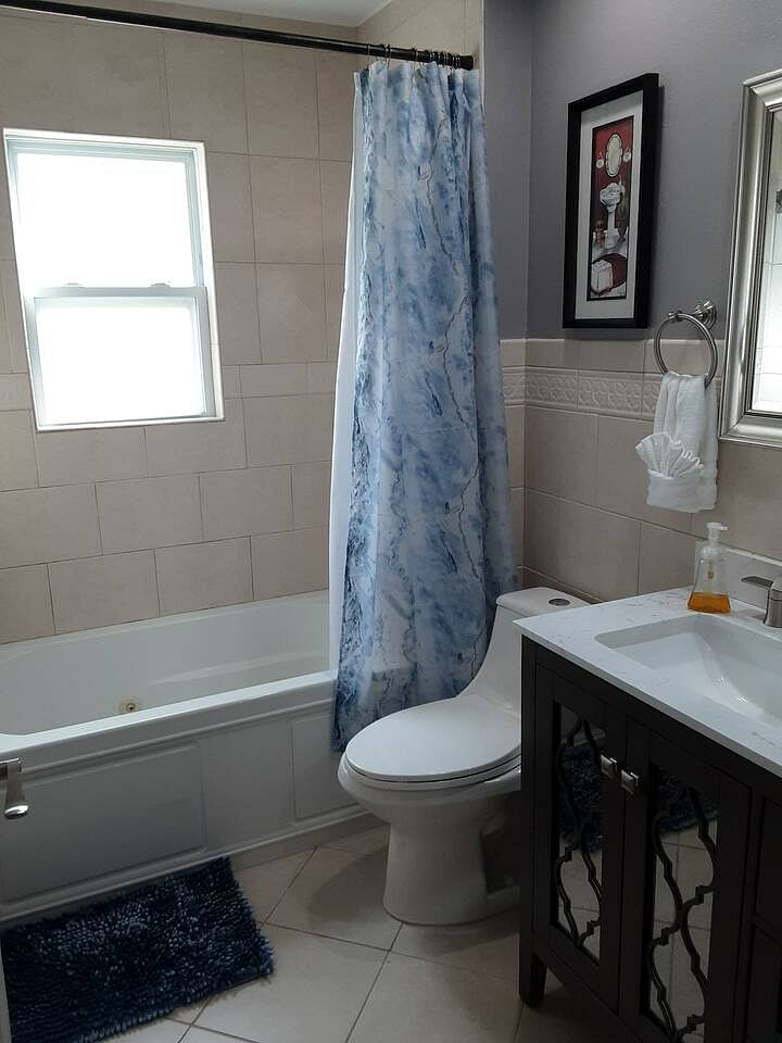Main bathroom with jacuzzi tub.