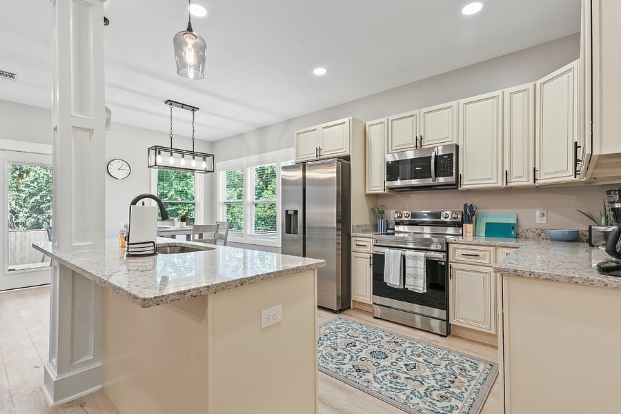 Open kitchenso your snacks can hear your gossip.
