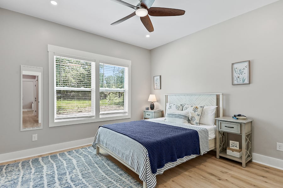 Queen bed, big closetbecause even guests need space for their style.
