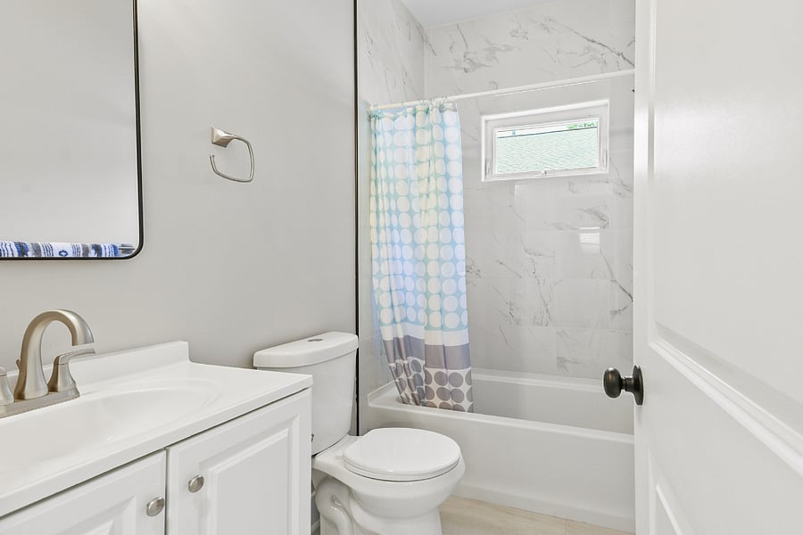 Soak or showerthis bathroom lets you do both in style.