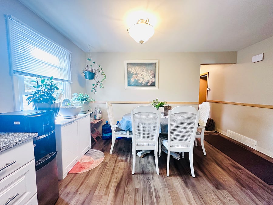 Warm sunlight kitchen and dining area to enjoy a cup of coffee and start your day. 