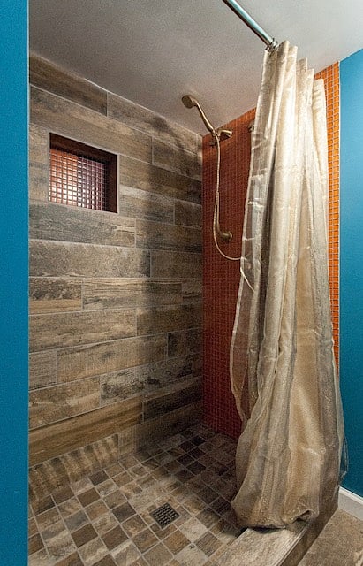 Bathroom
Tiled walk in shower
