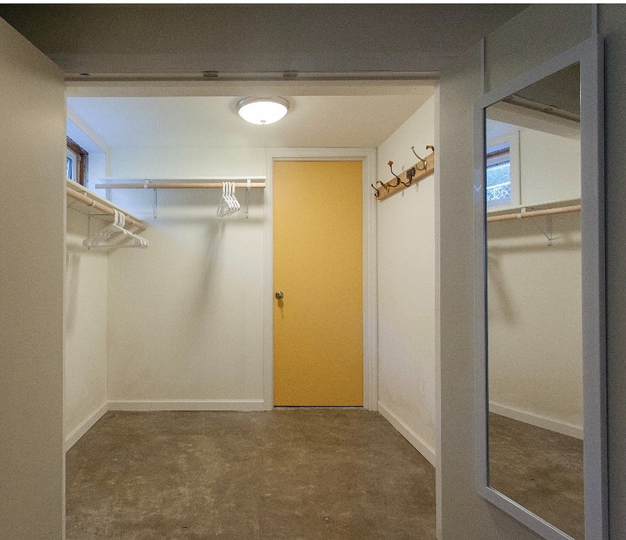 Large walk-in closet
Hangers provided