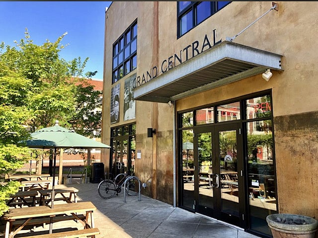 Great local coffee, bread, pastries, soup, sandwich and salad on Freemont