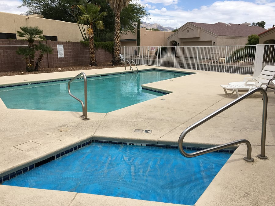Community Pool & Jacuzzi