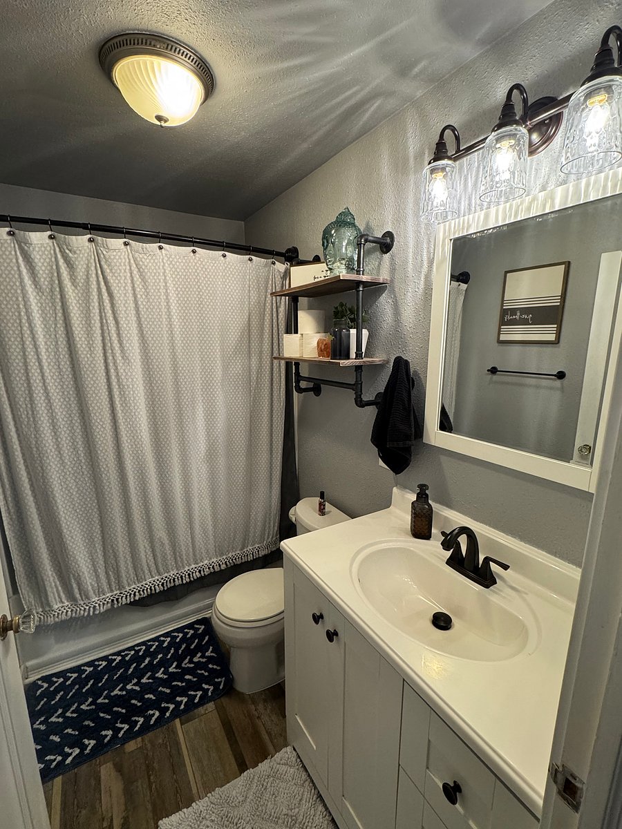 Upstairs spare bathroom