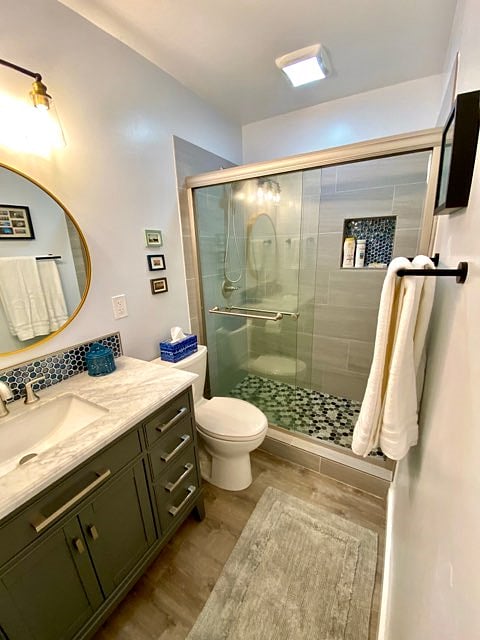 Luxury bathroom with hand/rain shower
