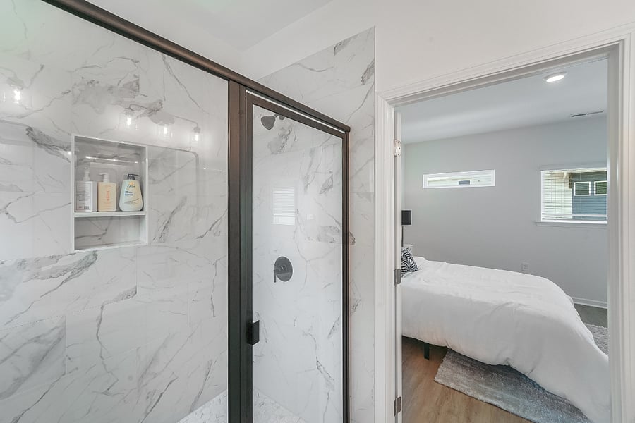 Full Bathroom 1