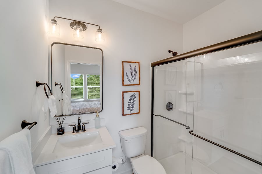 Full Bathroom 2