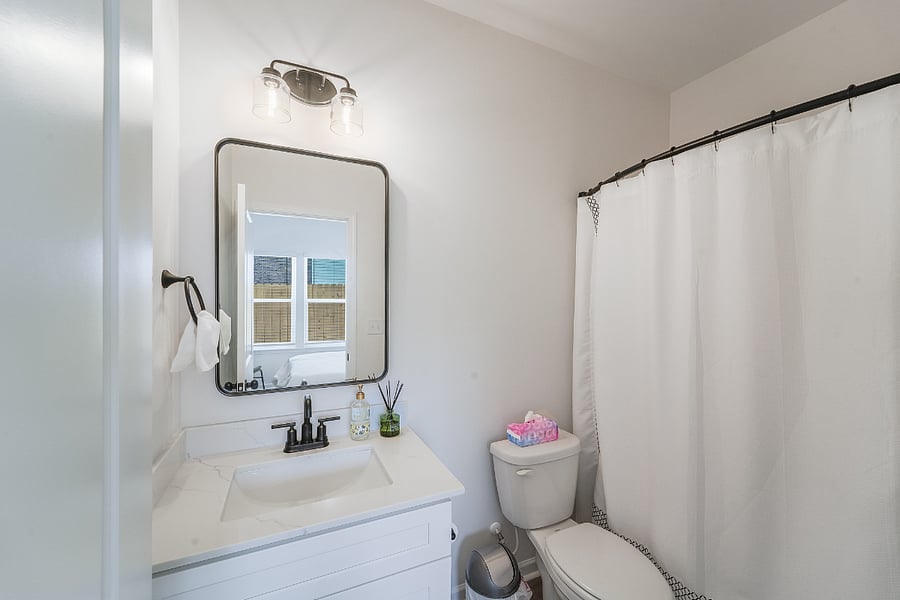 Full Bathroom 3