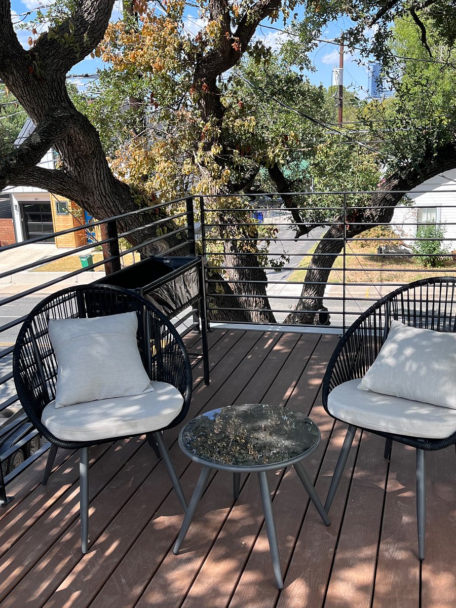 Balcony off of bedrooms on the 2nd floor