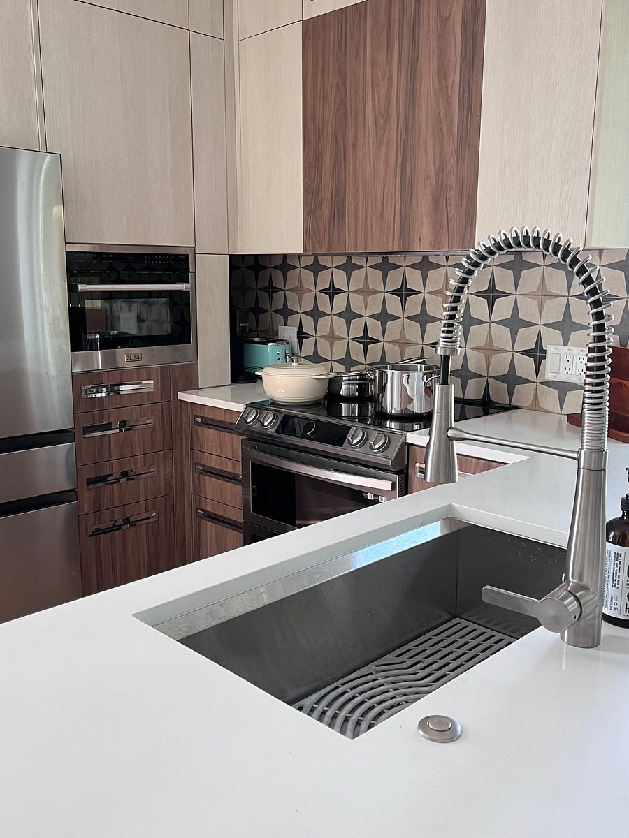 Full kitchen with all high end appliances. Induction cooktop, double oven, microwave, d/w, full fridge