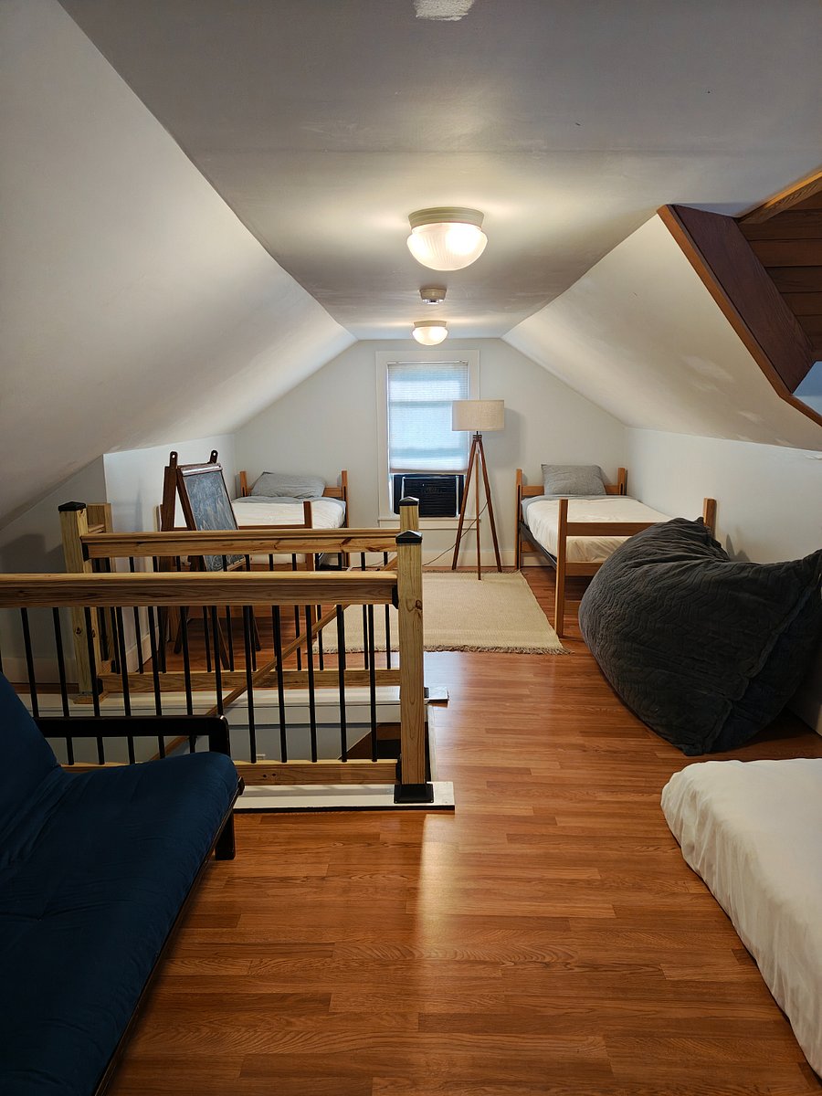 Loft, 2 twin xl beds