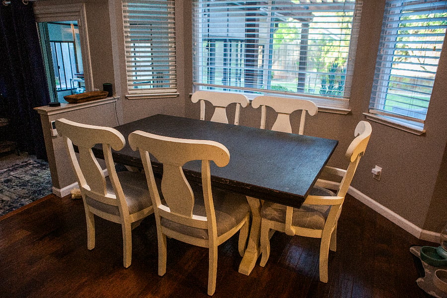 Dining area between kitchen and living room