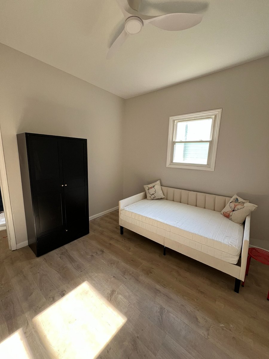 Bedroom 3 - single bed with wardrobe 