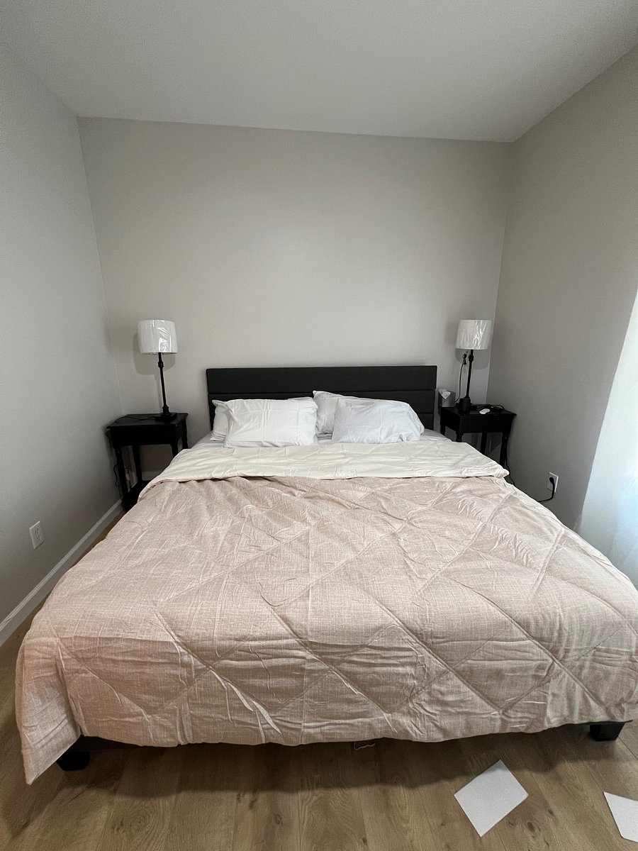  Bedroom 1 - king bed