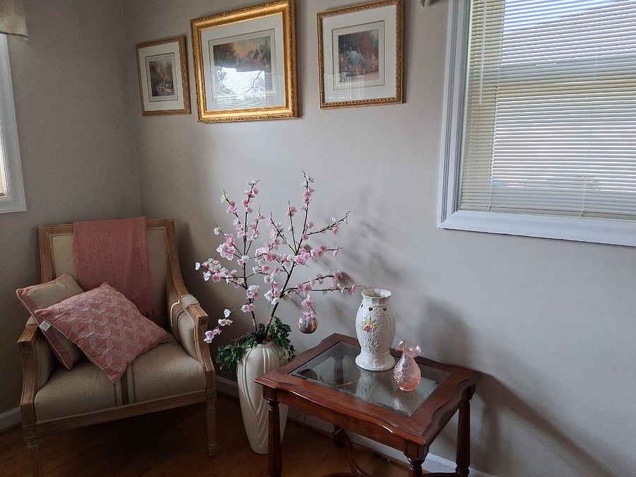Sitting area within BR available June/July.