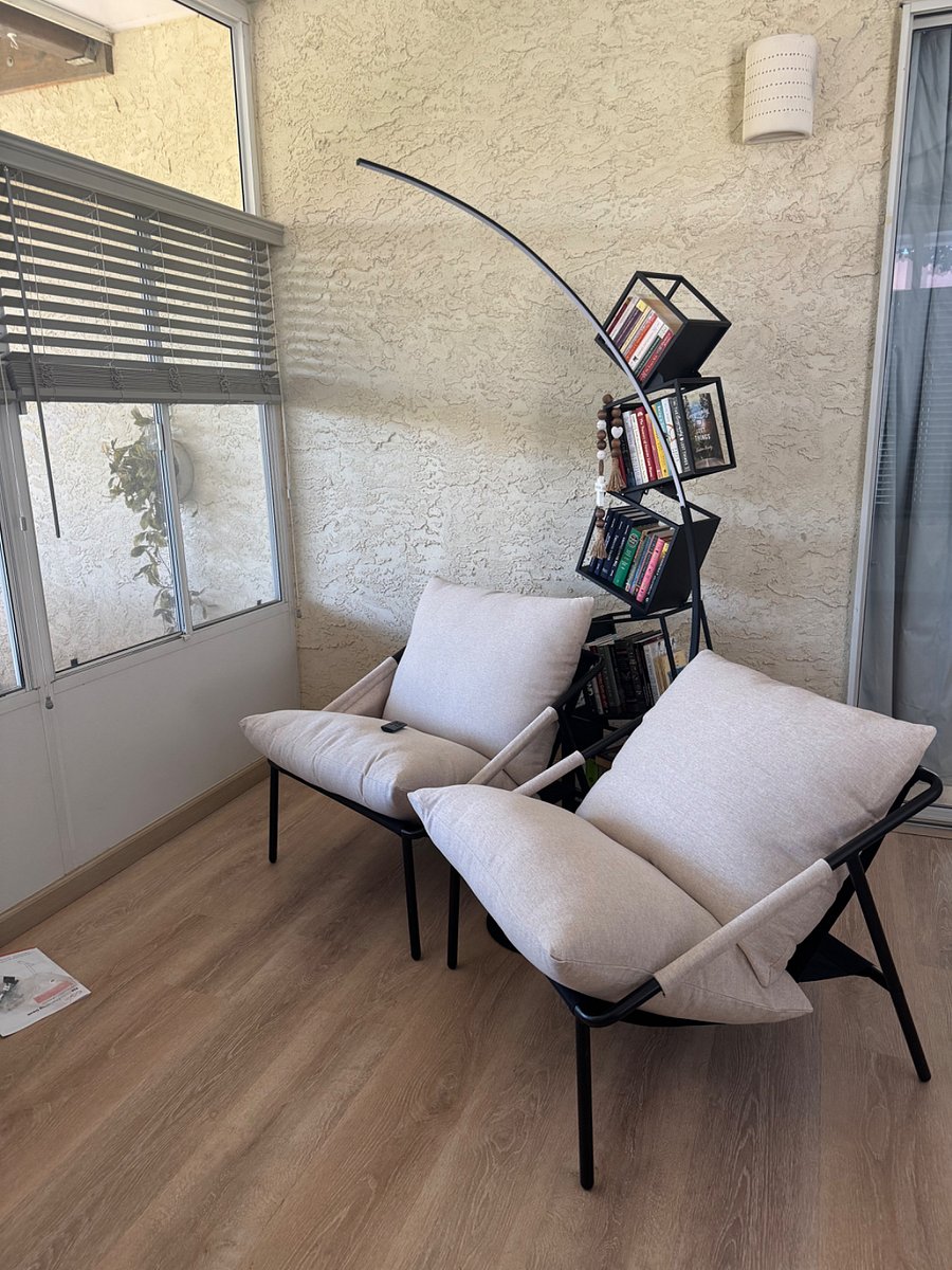 Readng area in sunroom