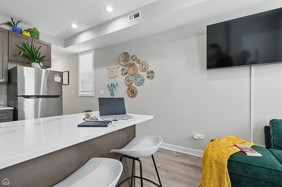 A sleek, three-seat marble island that easily transitions from breakfast bar to workspace to wine-friendly oasis. Whether you're setting up your laptop or pouring a glass to unwind, this versatile space is ready for whatever your day brings.
