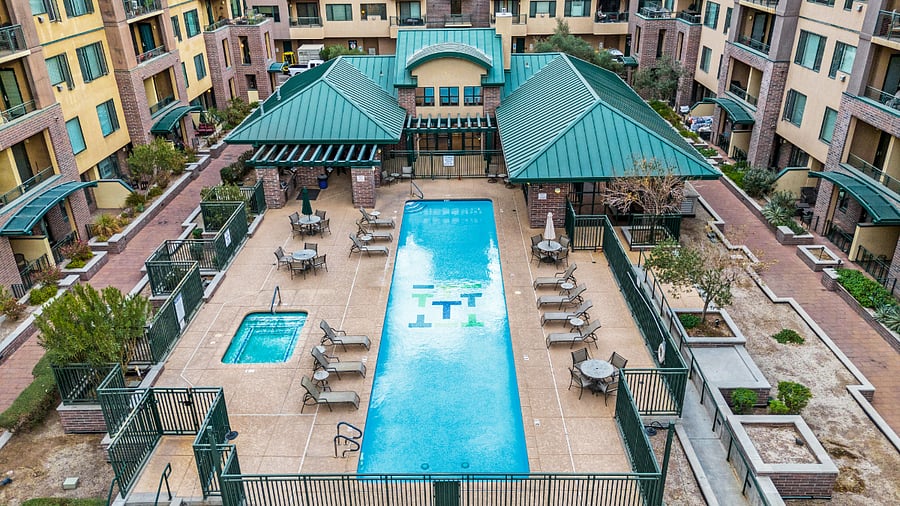 Pool, Clubhouse & Courtyard