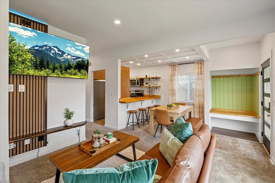 Spacious Leaving Room on Main Floor