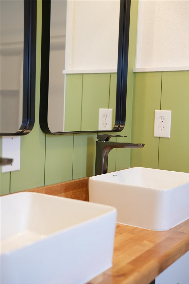 Primary Bath with Premium Hardware