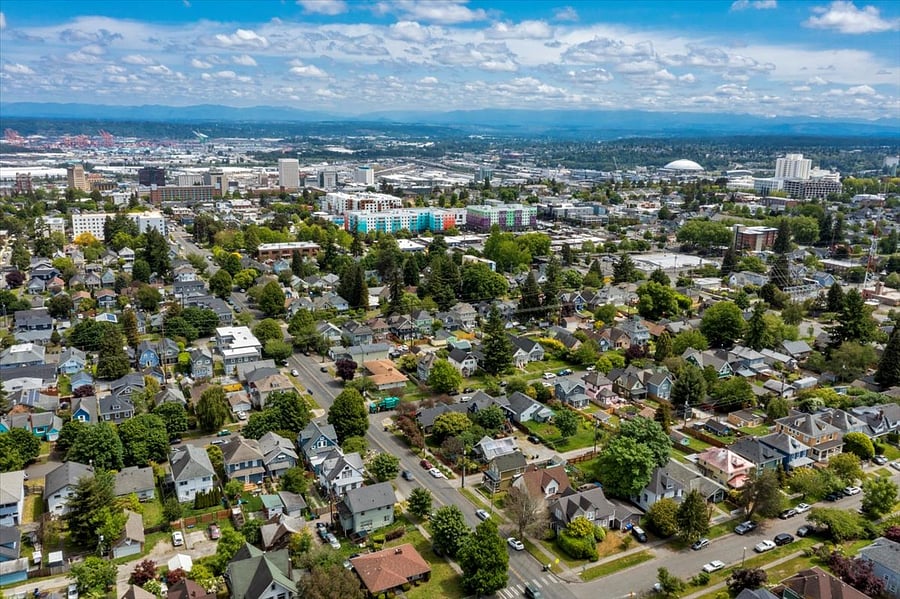 Close to many amenities such as hospital, grocery stores, schools, restaurant, shopping center, hair salon, public transportations, I-5 access
