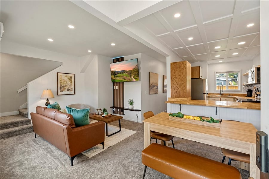 Spacious Leaving Room on Floor