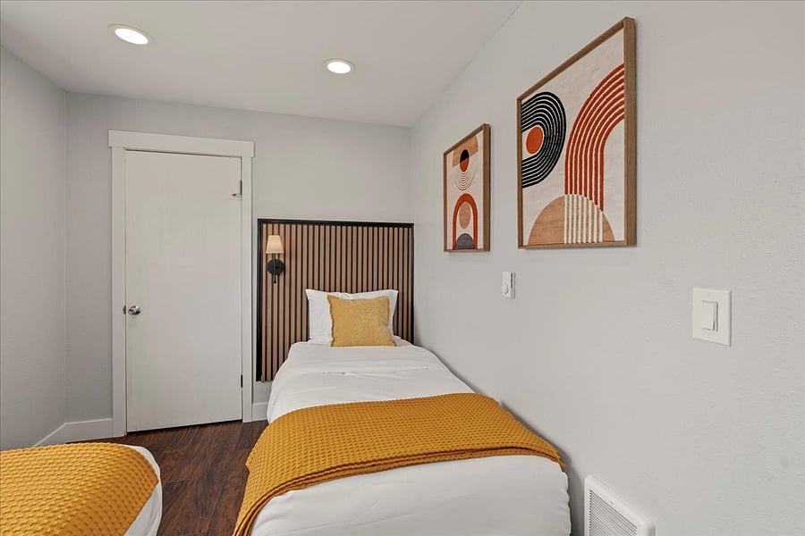 Third Bedroom upstairs equipped with 2 TWIN Beds