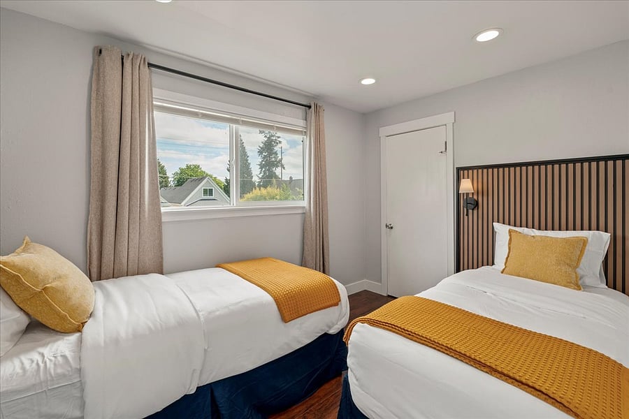Third Bedroom upstairs equipped with 2 TWIN Beds