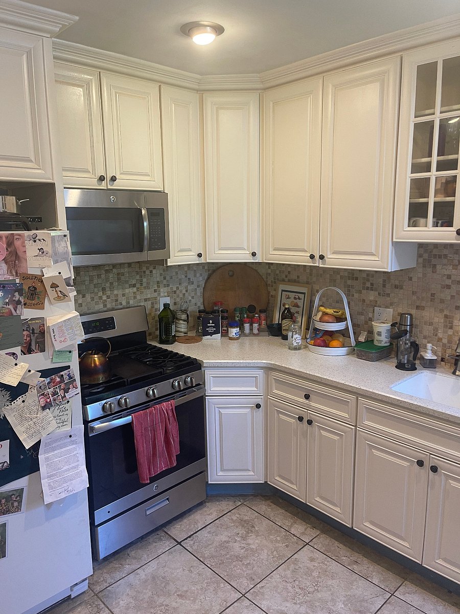 Kitchen fully furnished. Dishwasher not shown