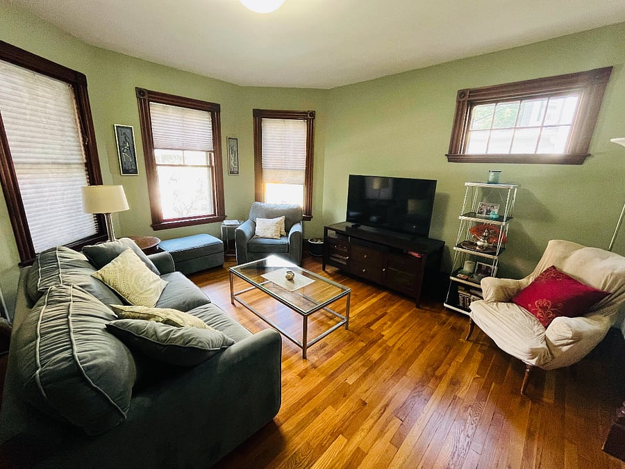 Living room with 55" smart TV and SONOS sound bar