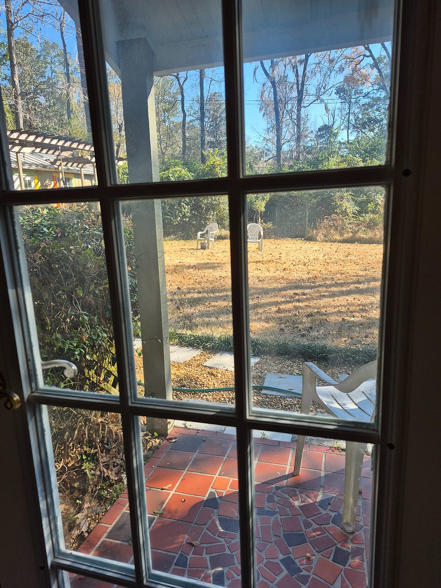 door to yard and pool