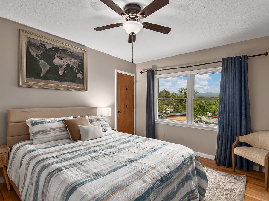 Bedroom #3 
- Queen bed 
- two bedside tables 
- 32" smart TV
- One big closet 
- Black out curtains 