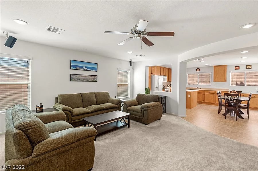 Super spacious living room, with kitchen en-suite.