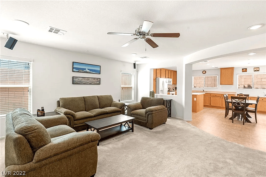 Super spacious living room, with kitchen en-suite.