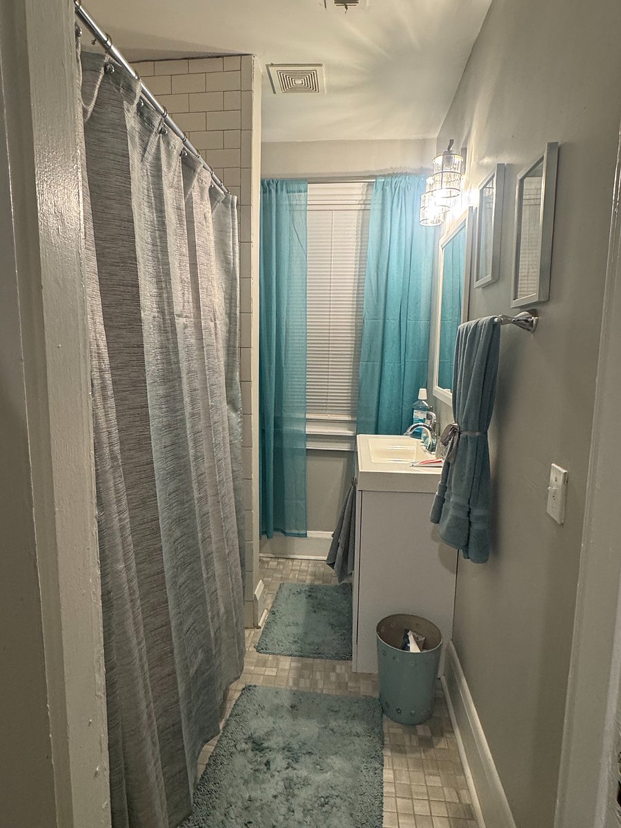 bathroom with decor