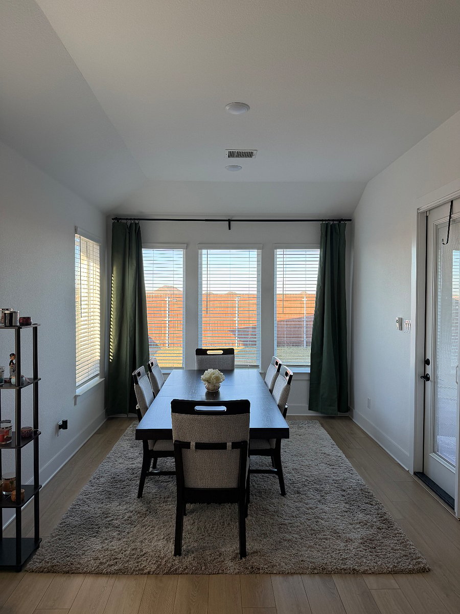 Large 6-seat dining area with access to backyard patio