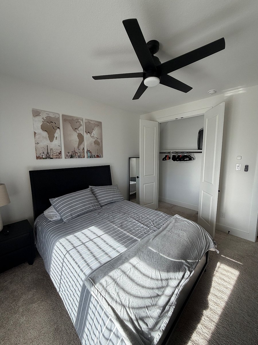 Tranquil bedroom w/ large closet