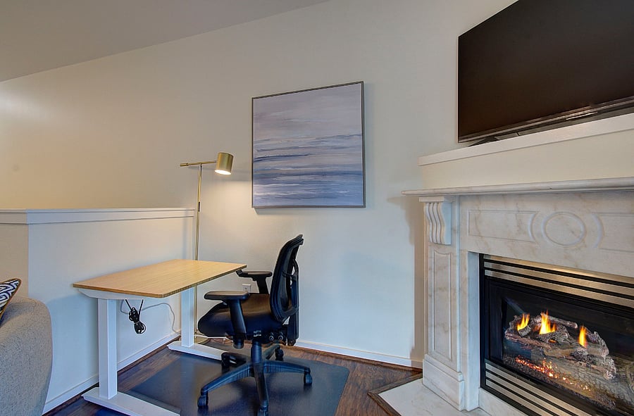 Sit stand work station