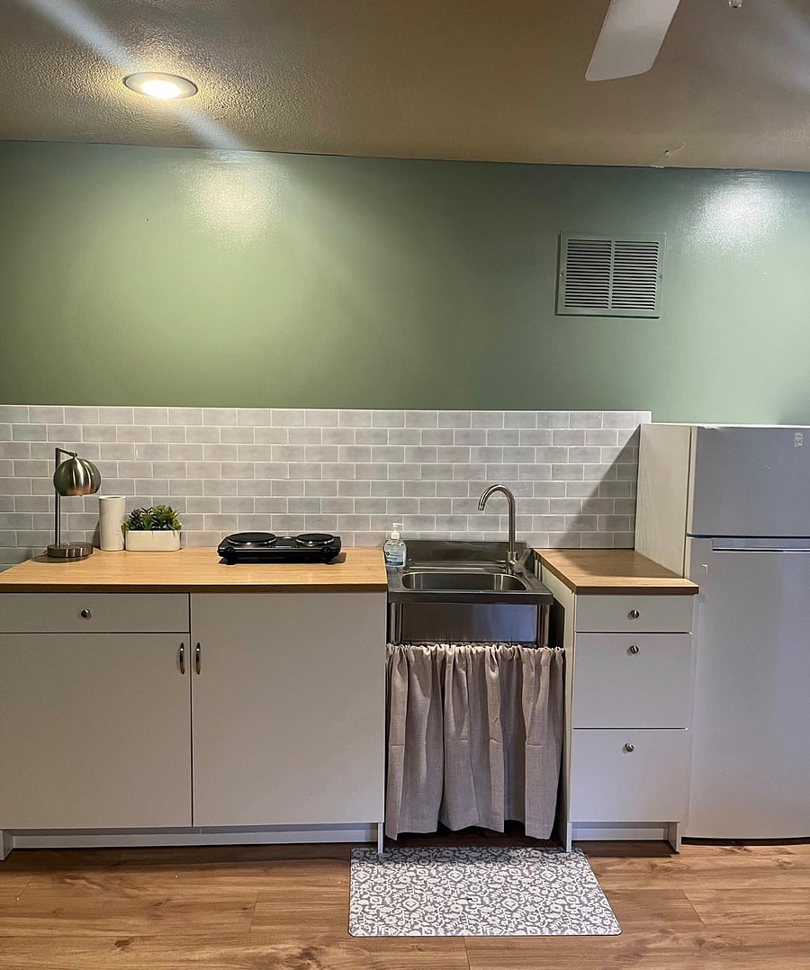 Appliances not pictured- oven toaster, air fryer, stove top etc are available.