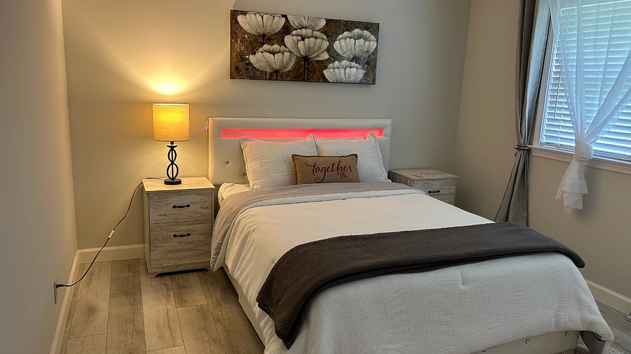 Master bedroom | Queen size bed