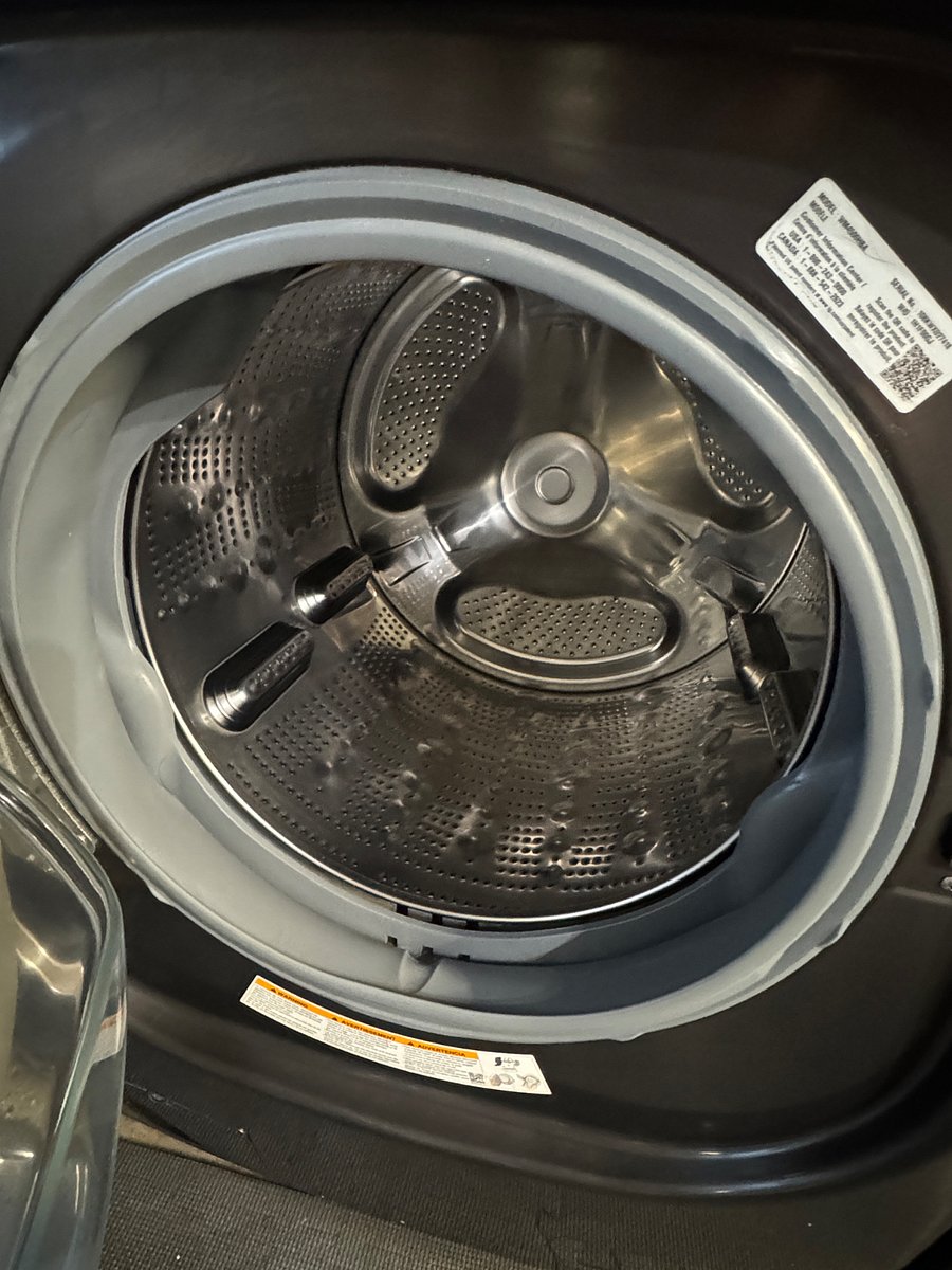 Clean and large capacity drum of front loading washer