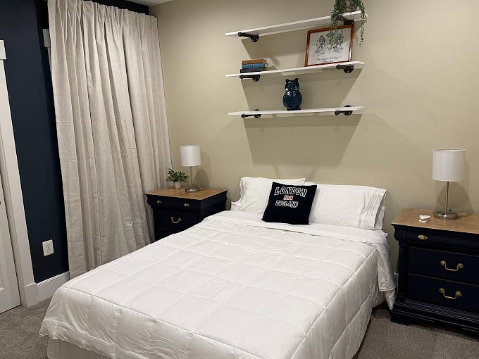 Bedroom with Queen bed and closet.